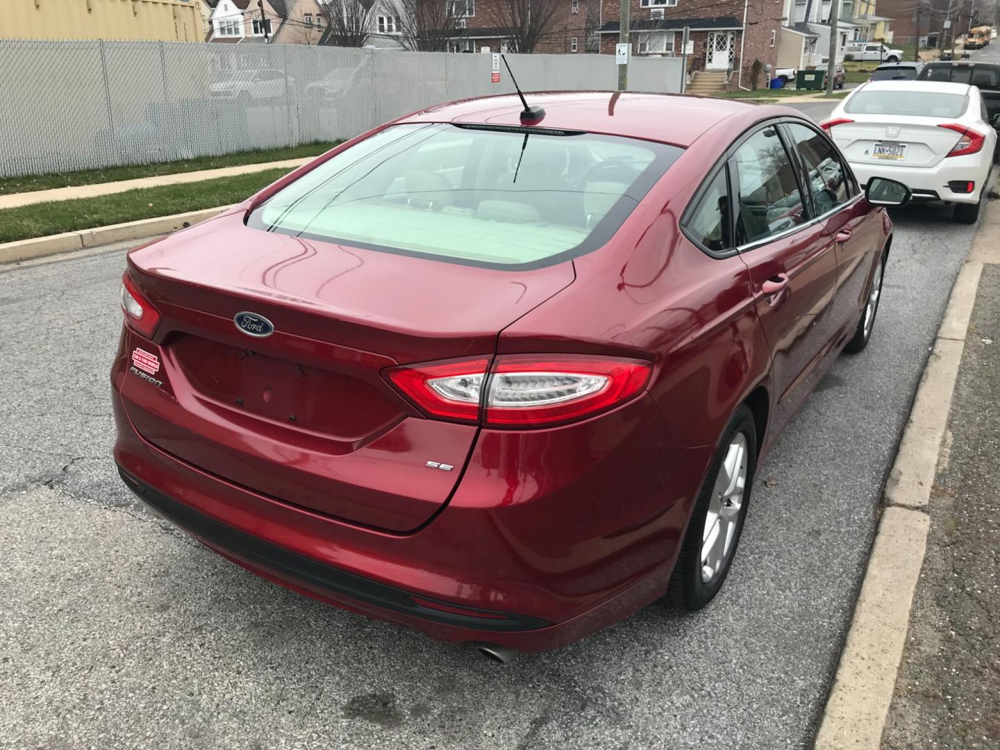 2013 Red /Tan Ford Fusion SE (3FA6P0H7XDR) with an 2.5 V4 engine, Automatic transmission, located at 577 Chester Pike, Prospect Park, PA, 19076, (610) 237-1015, 39.886154, -75.302338 - Photo#4